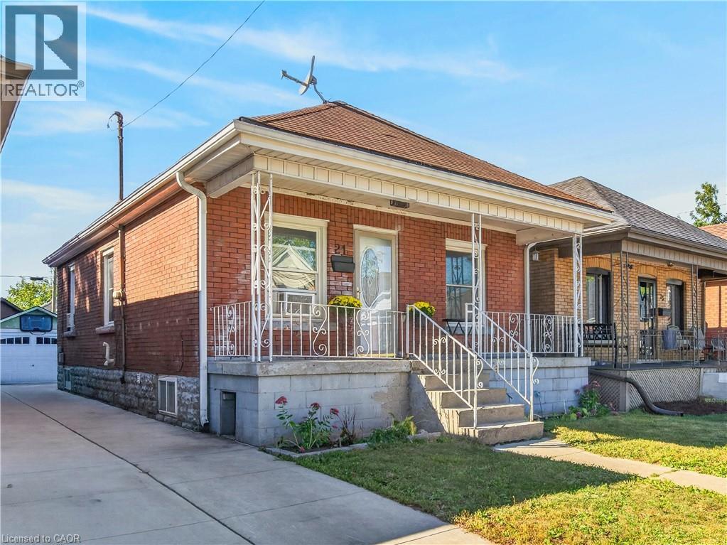 21 CAMERON Avenue N - 2