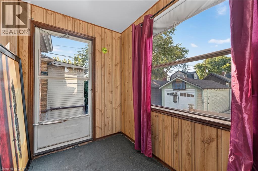 21 CAMERON Avenue N - 13