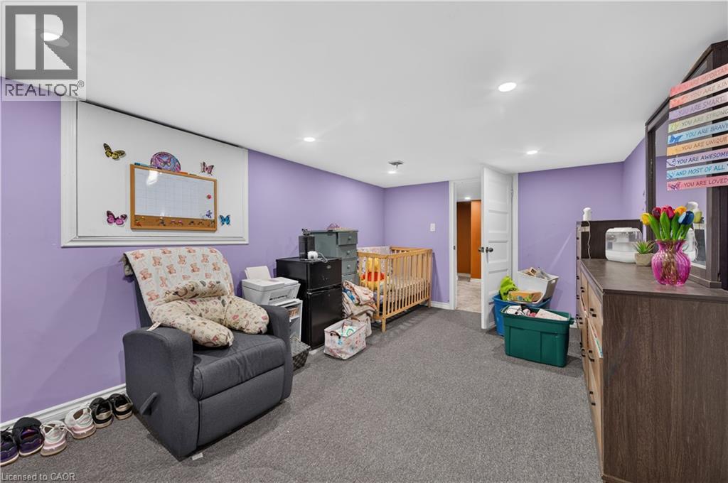 21 CAMERON Avenue N - 19