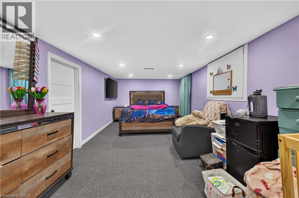 21 CAMERON Avenue N - 18
