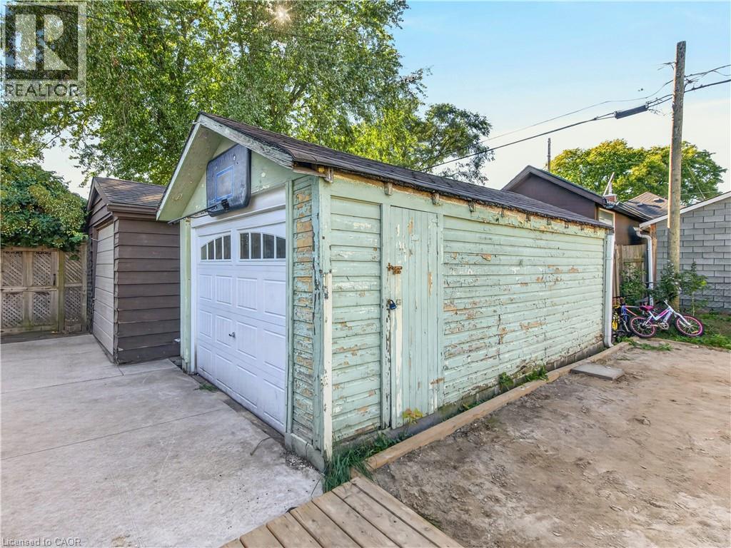 21 CAMERON Avenue N - 28