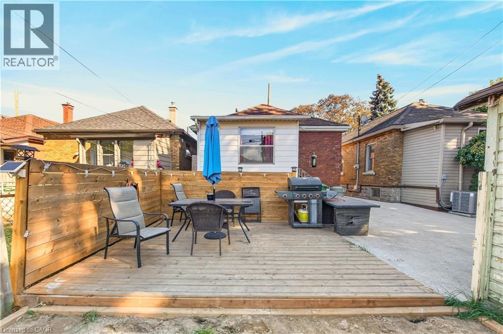 21 CAMERON Avenue N - 27