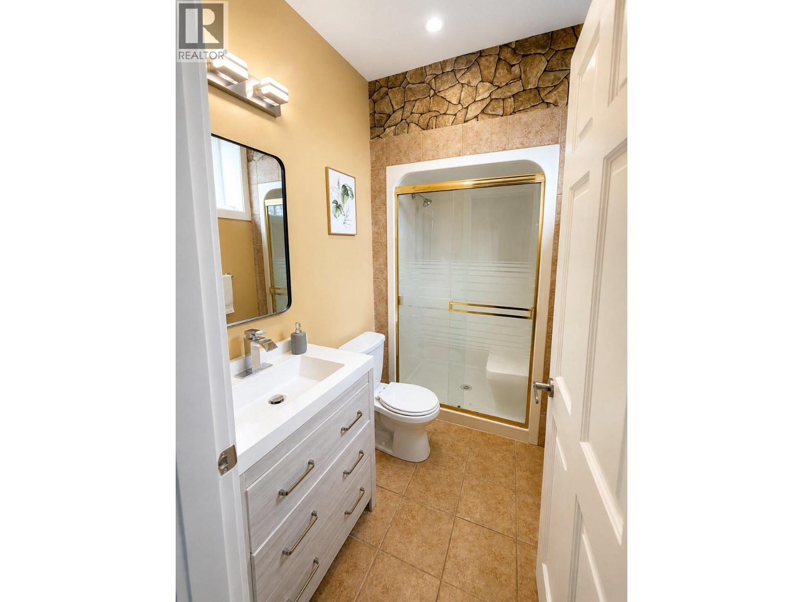 7250 Highway 97 S, Peachland