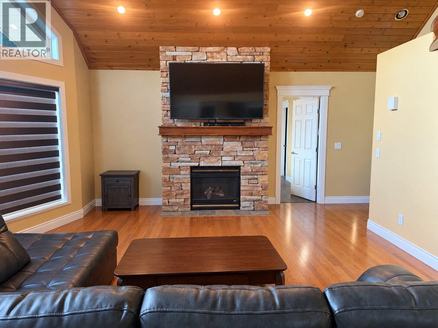 7250 Highway 97 S, Peachland