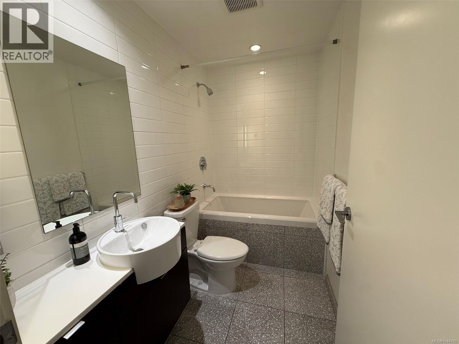 #339 770 Fisgard St - Image 11