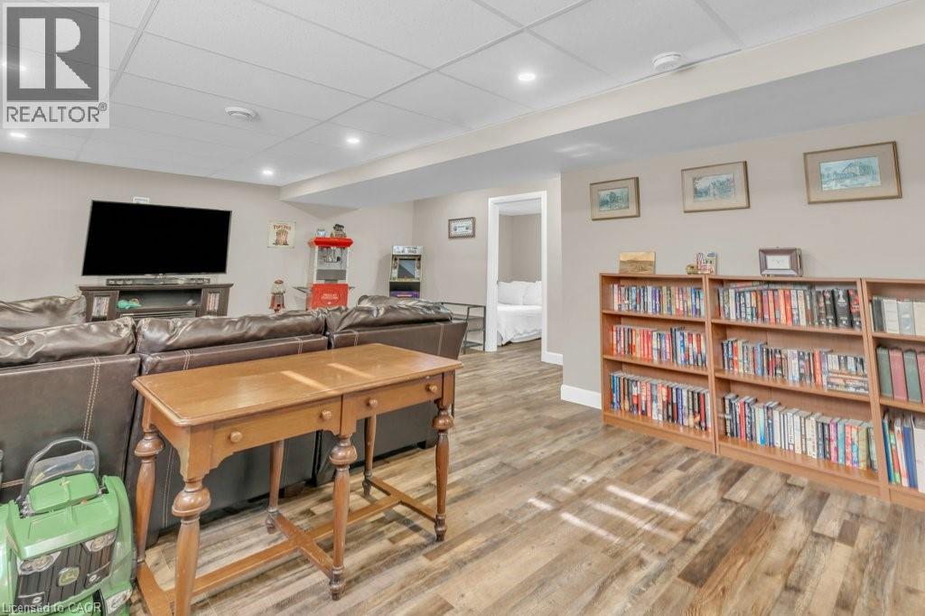 420 Victoria Street — photo 39
