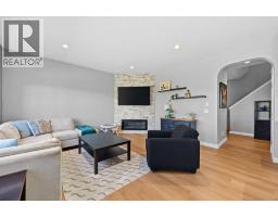 Bonus Room - 18 Hidden Creek Manor Nw, Calgary, AB T3A6L7 Photo 11