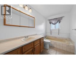 1172 Kamwood Place, Kamloops, BC V2B8J9 Photo 13