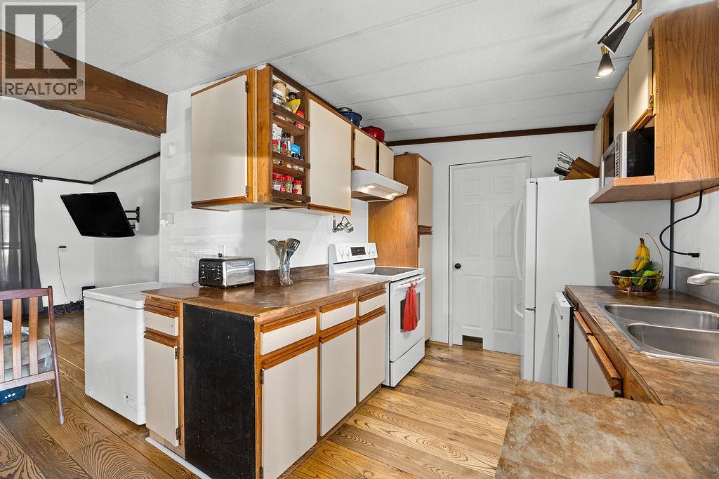 #18 3495 Adair Street - 40