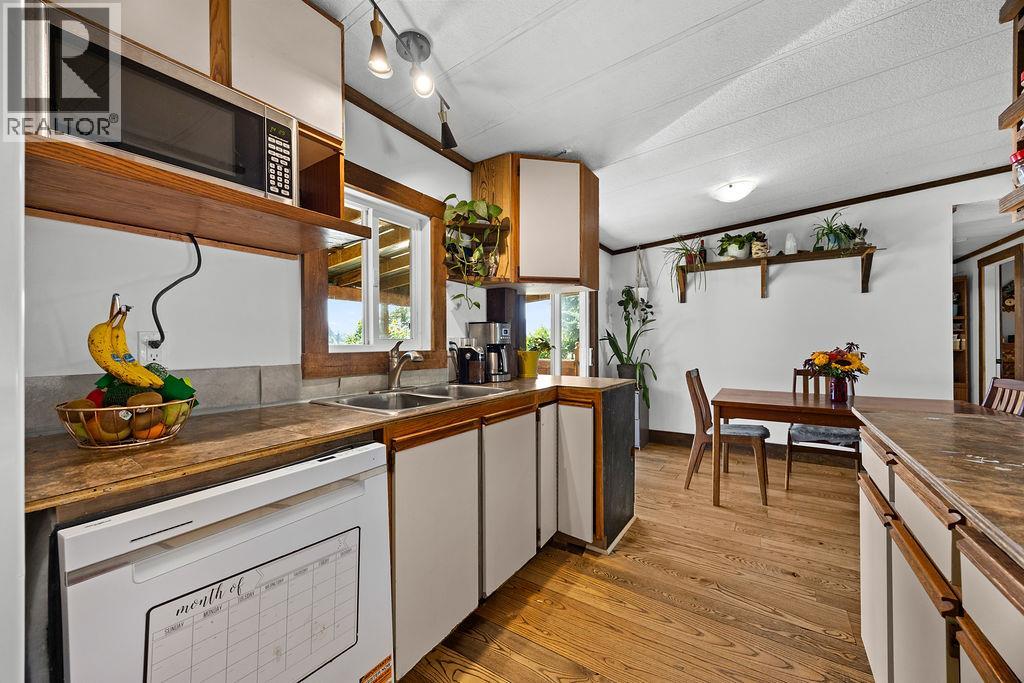 #18 3495 Adair Street - 39