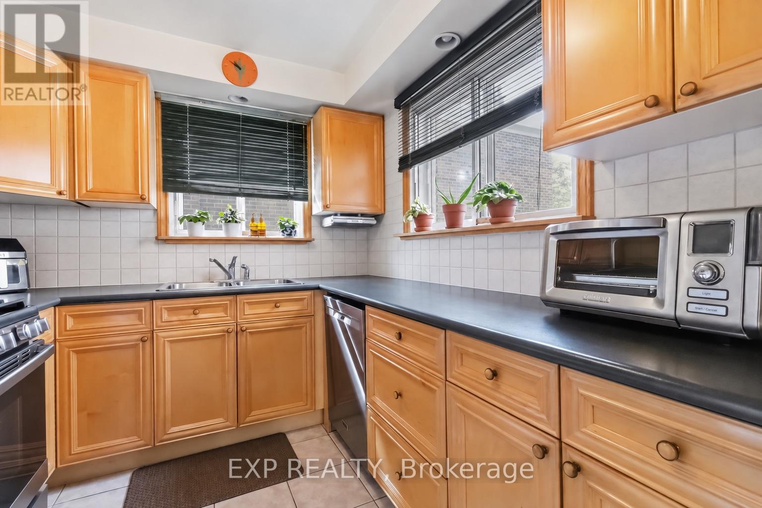 152 HILDA AVENUE - 18