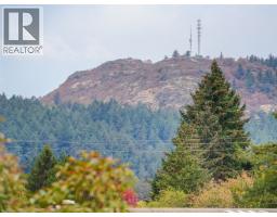 Entrance - B 1704 Feltham Rd, Saanich, BC V8N2A3 Photo 15