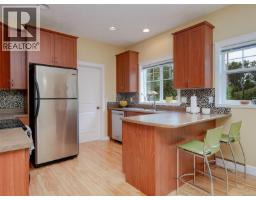 Porch - B 1704 Feltham Rd, Saanich, BC V8N2A3 Photo 7