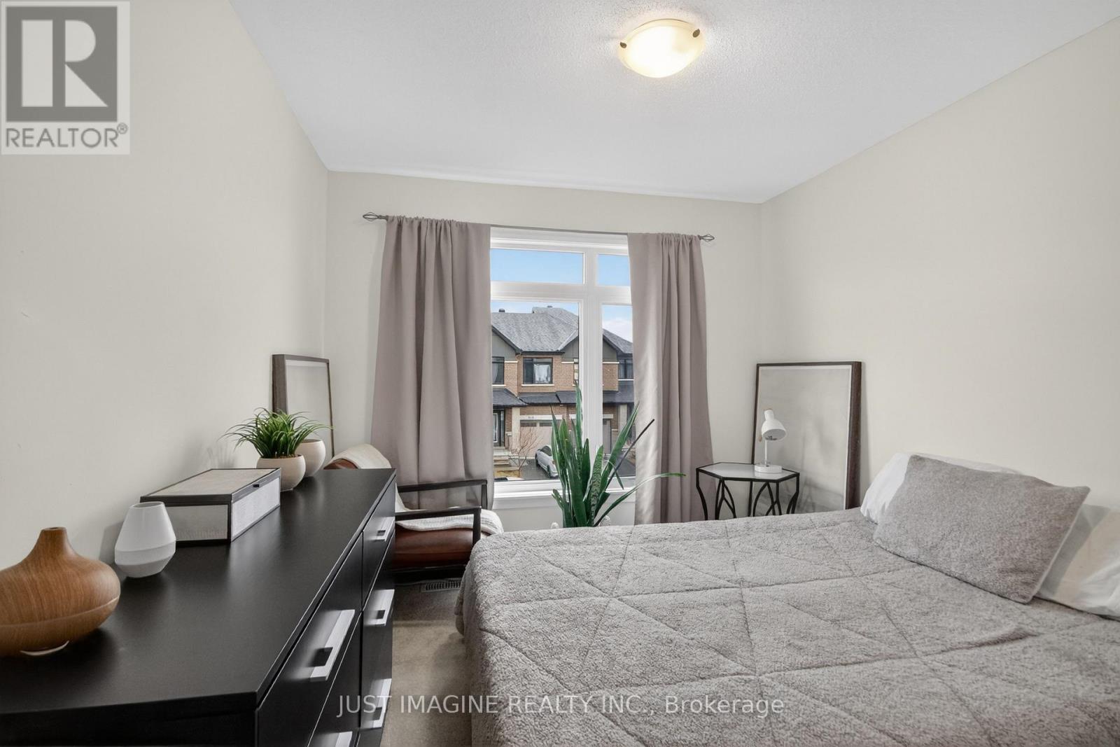 311 IBANEZ WALK - Image 32