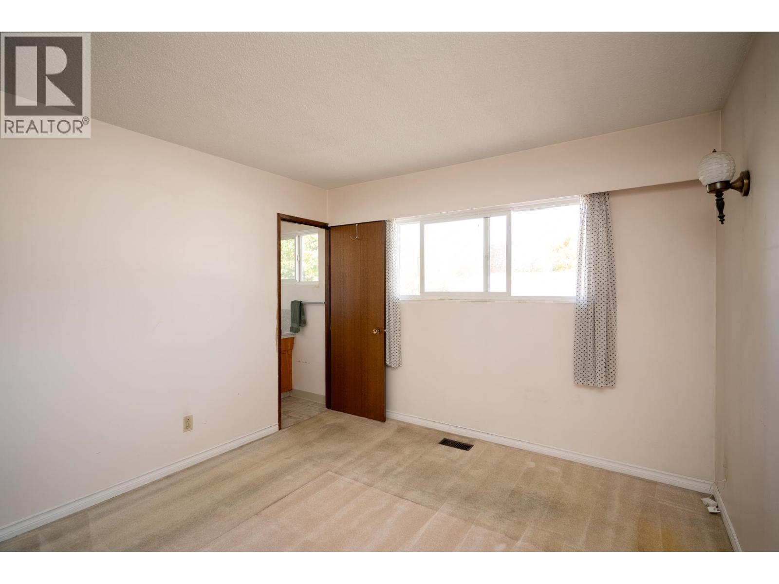 Photo 20 of 39 — 4334 EAGLENEST CRESCENT · Prince George, BC