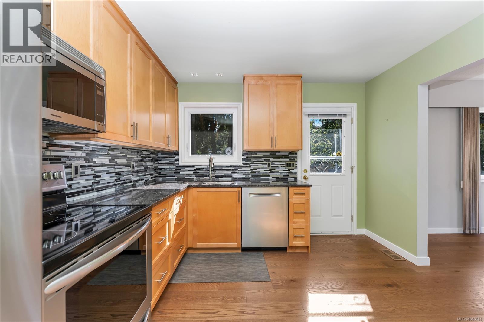 553 Acland Ave - 13