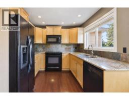 4pc Bathroom - 17 Deermeade Road Se, Calgary, AB T2J5Z4 Photo 8