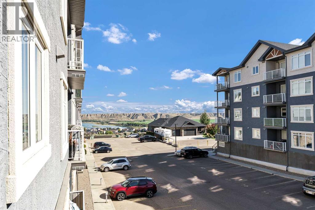 #305 19 Terrace View NE - 32