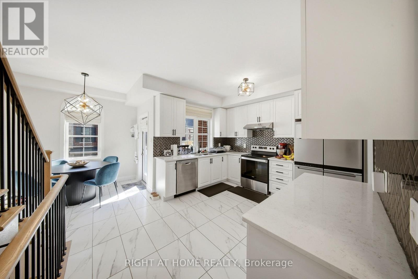 9809 KEELE STREET - 21