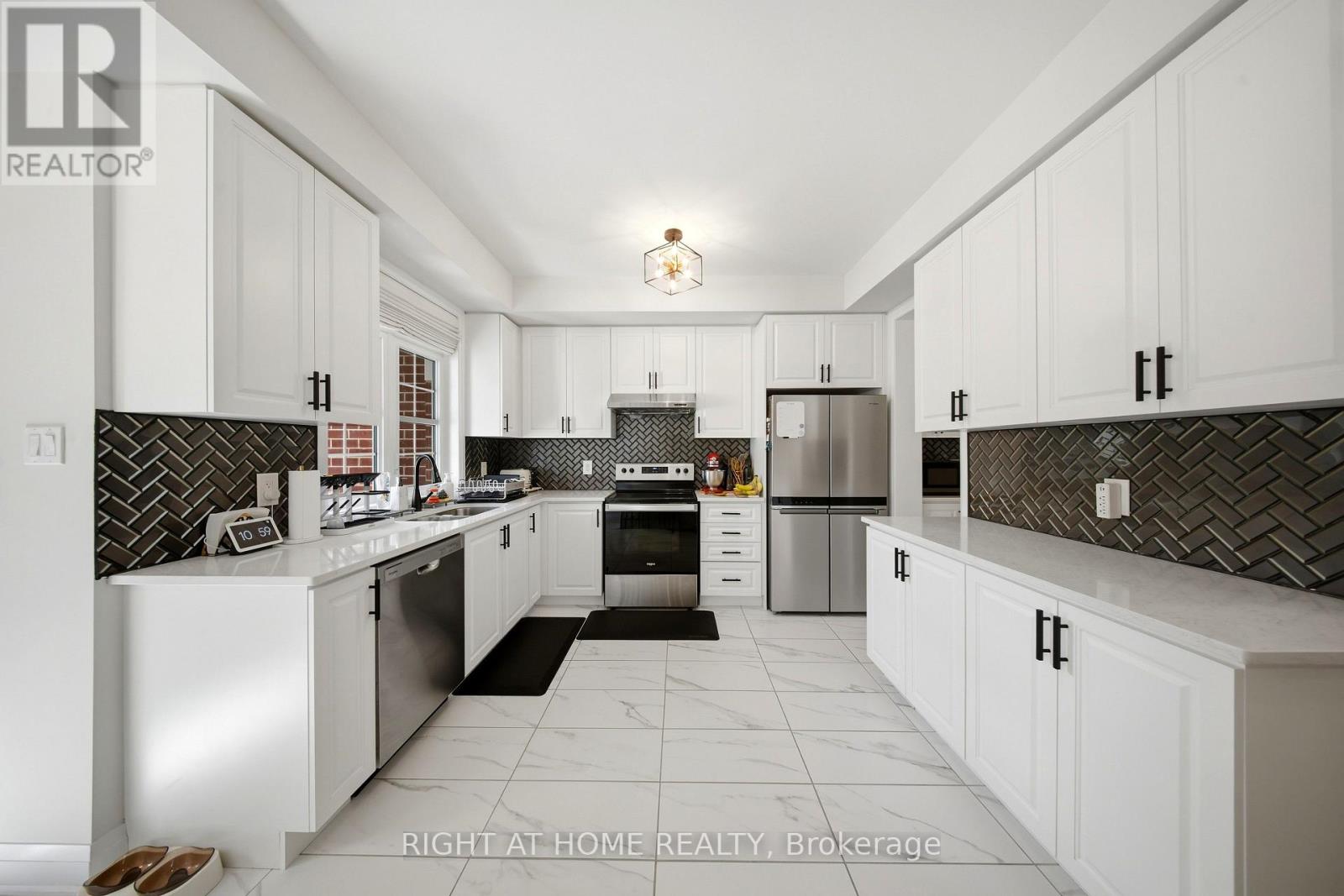 9809 KEELE STREET - 22
