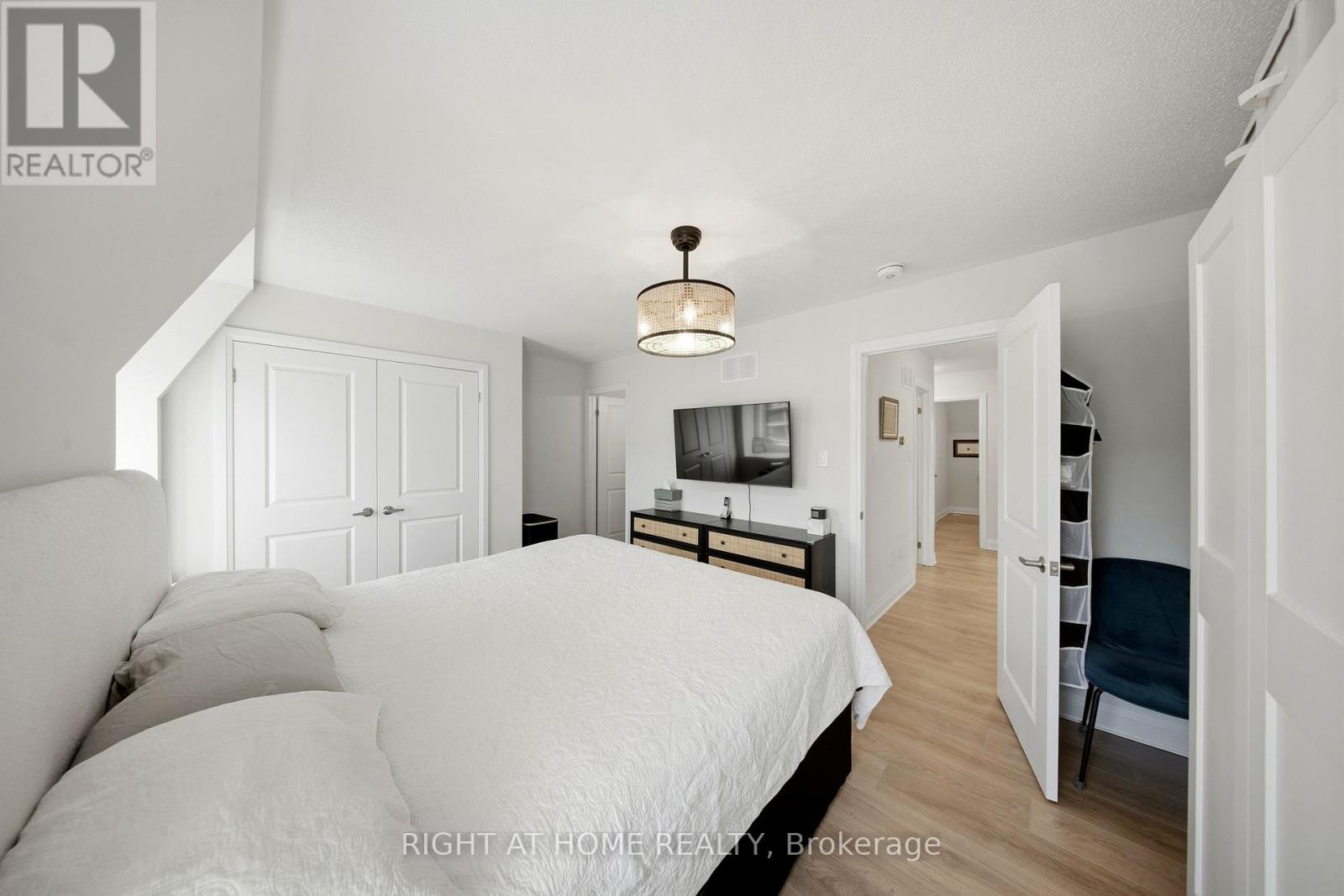 9809 KEELE STREET - 30