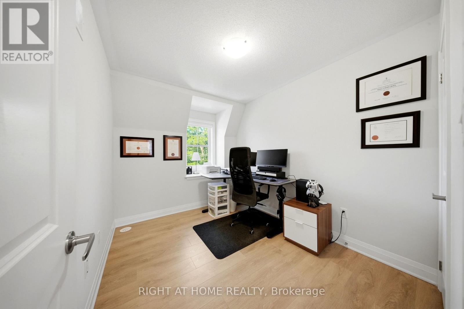 9809 KEELE STREET - 33