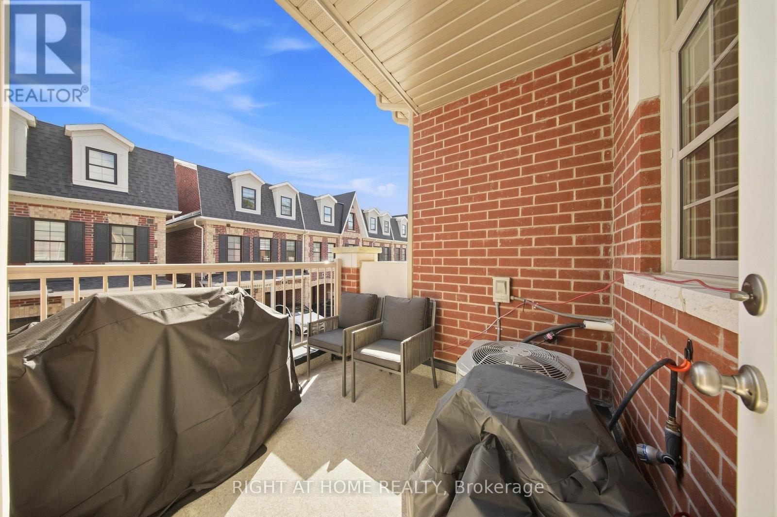 9809 KEELE STREET - 35