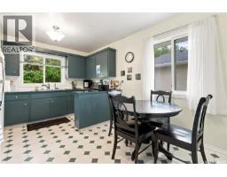 Den - 448 Robinson Street, Regina, SK S4R3R4 Photo 10