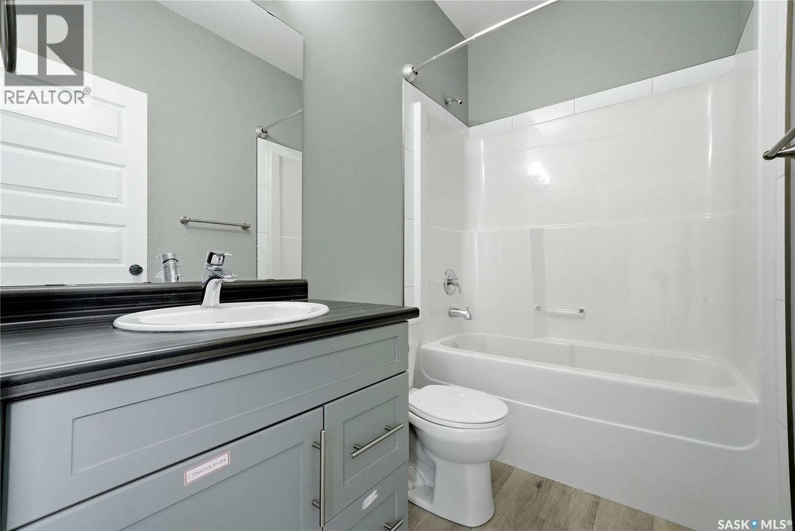 2744 MacKay STREET - 17