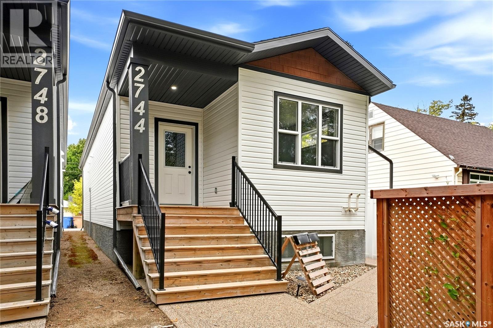 2744 MacKay STREET - 2