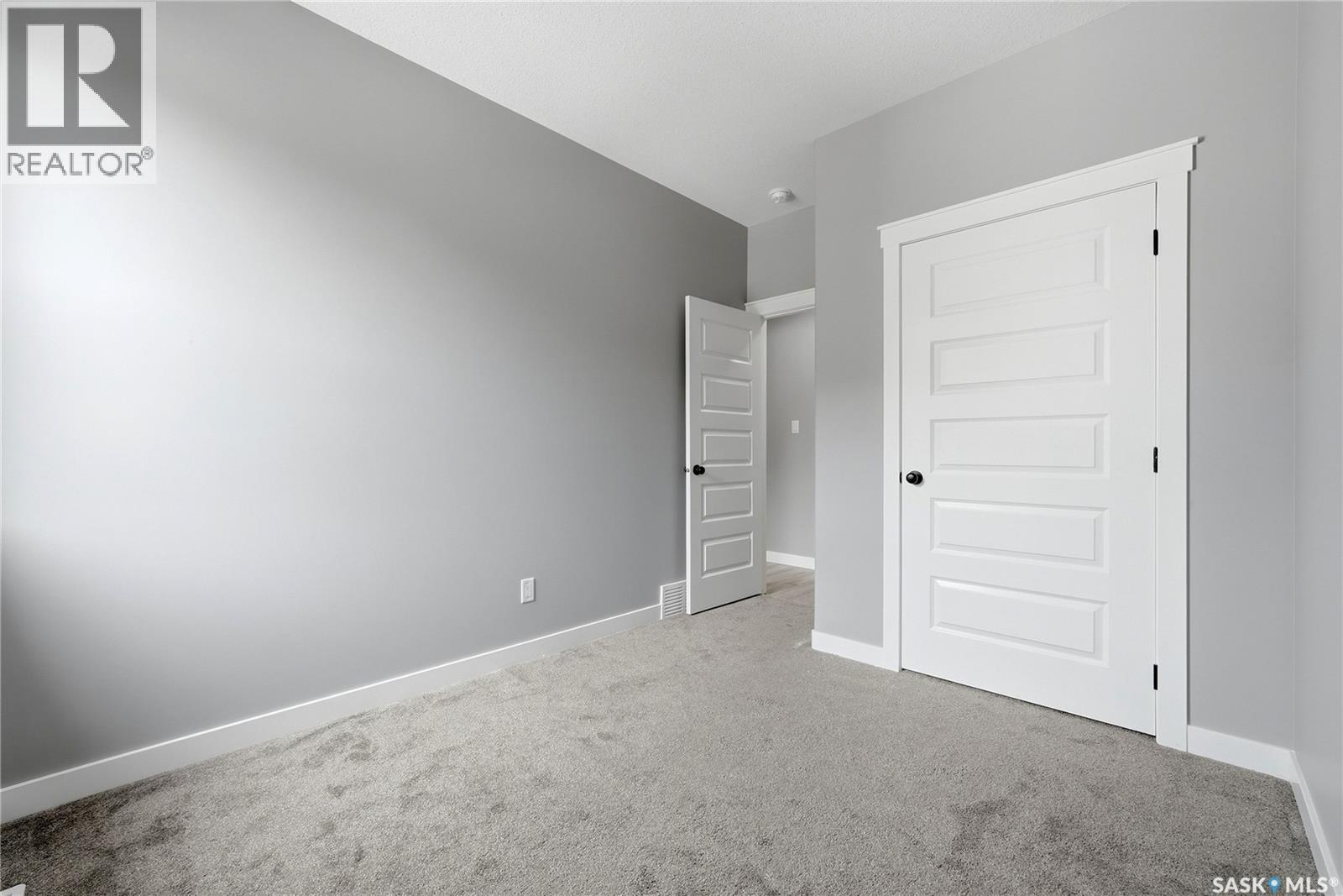 2744 MacKay STREET - 22