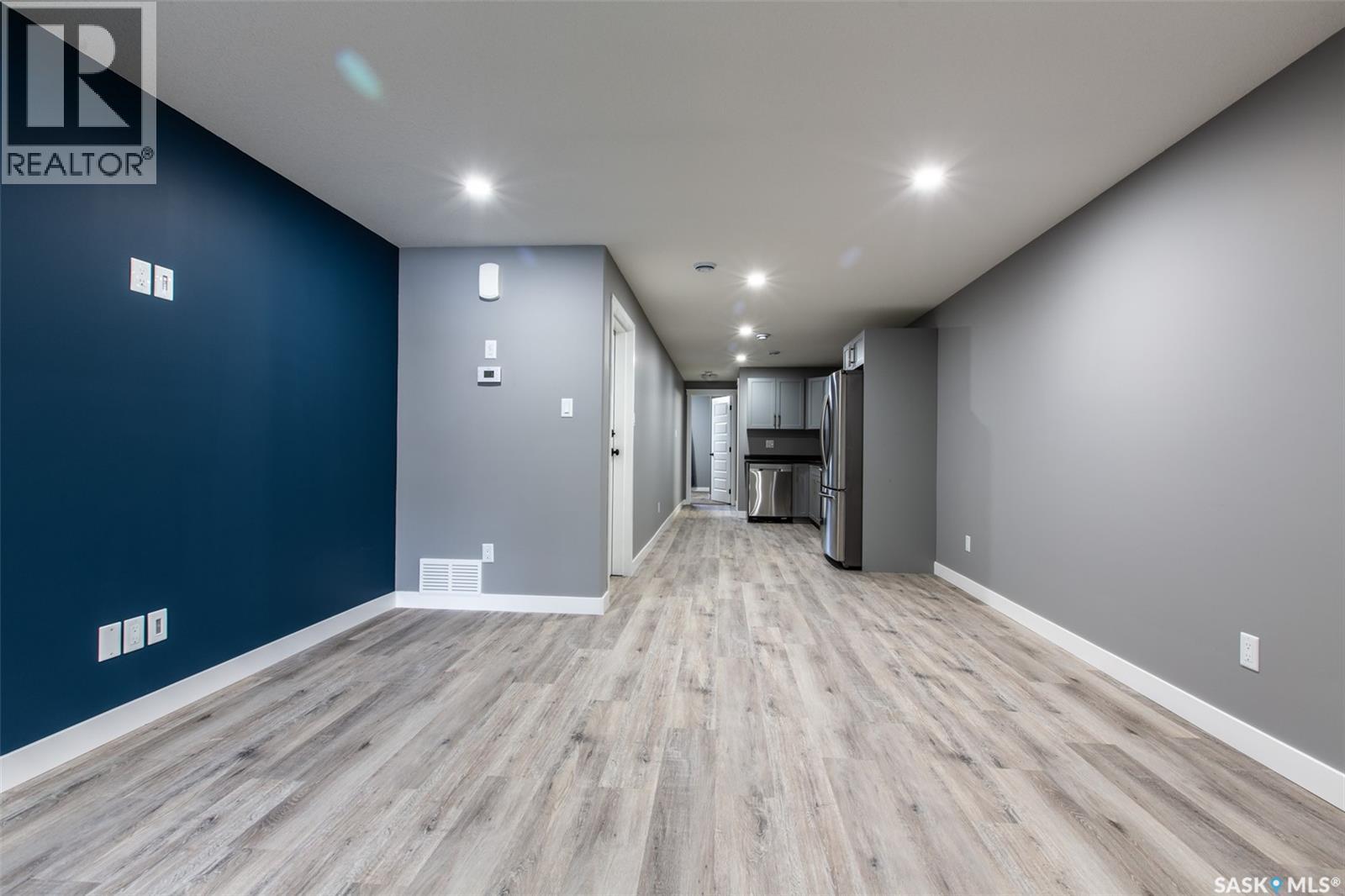 2744 MacKay STREET - 26