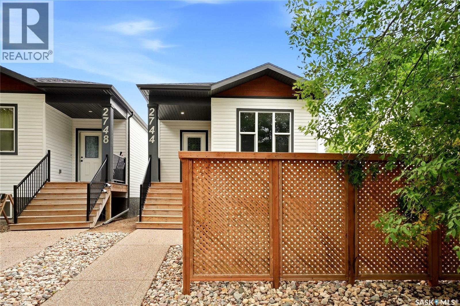 2744 MacKay STREET - 3