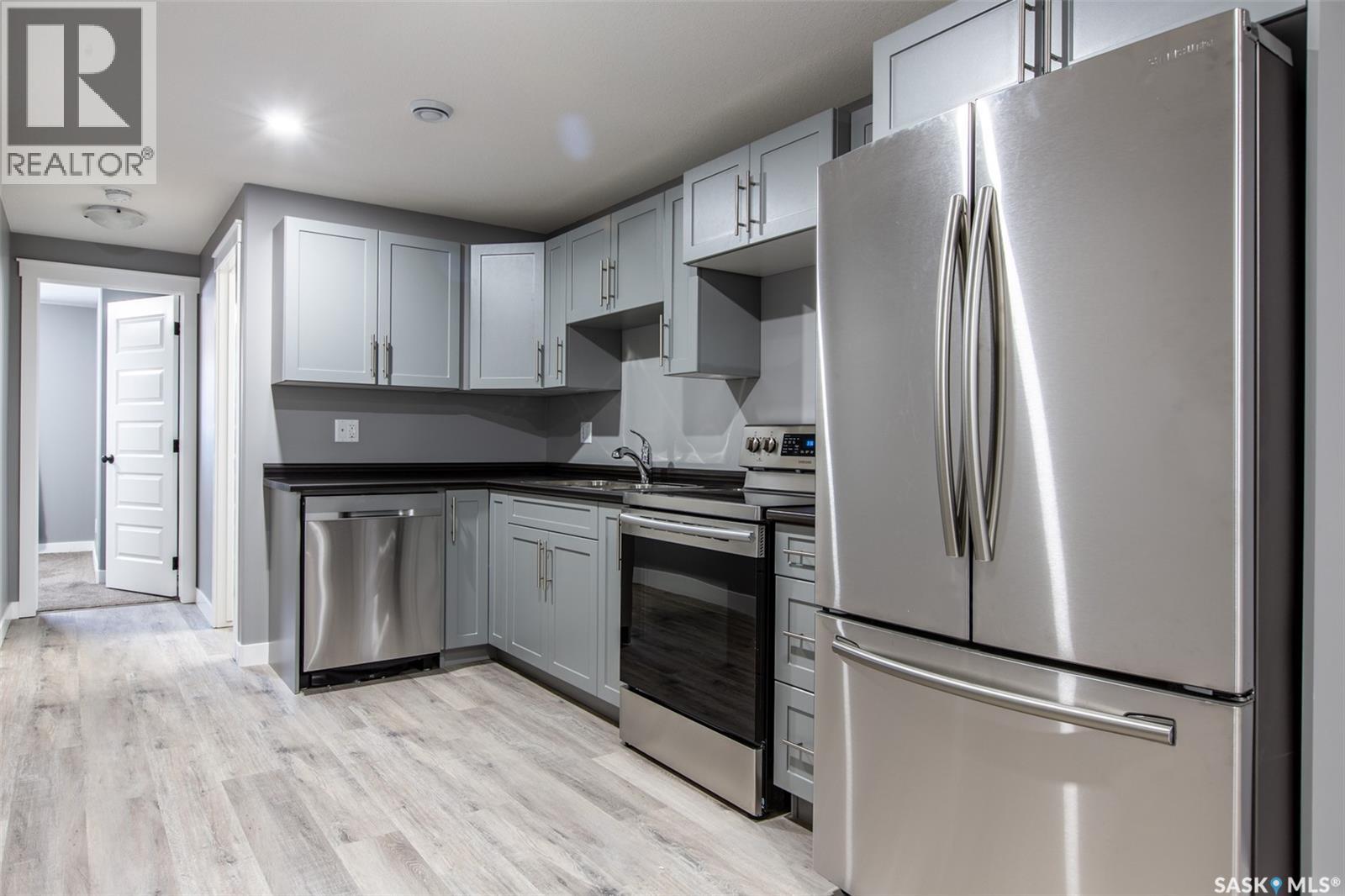 2744 MacKay STREET - 30