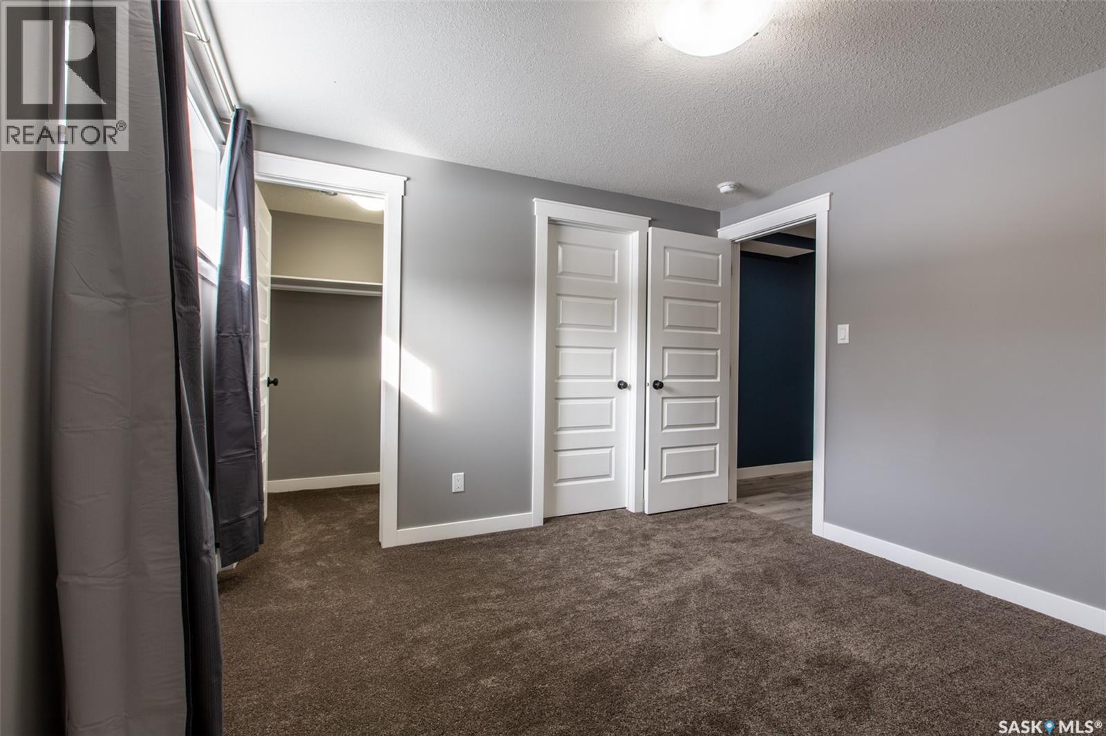 2744 MacKay STREET - 32