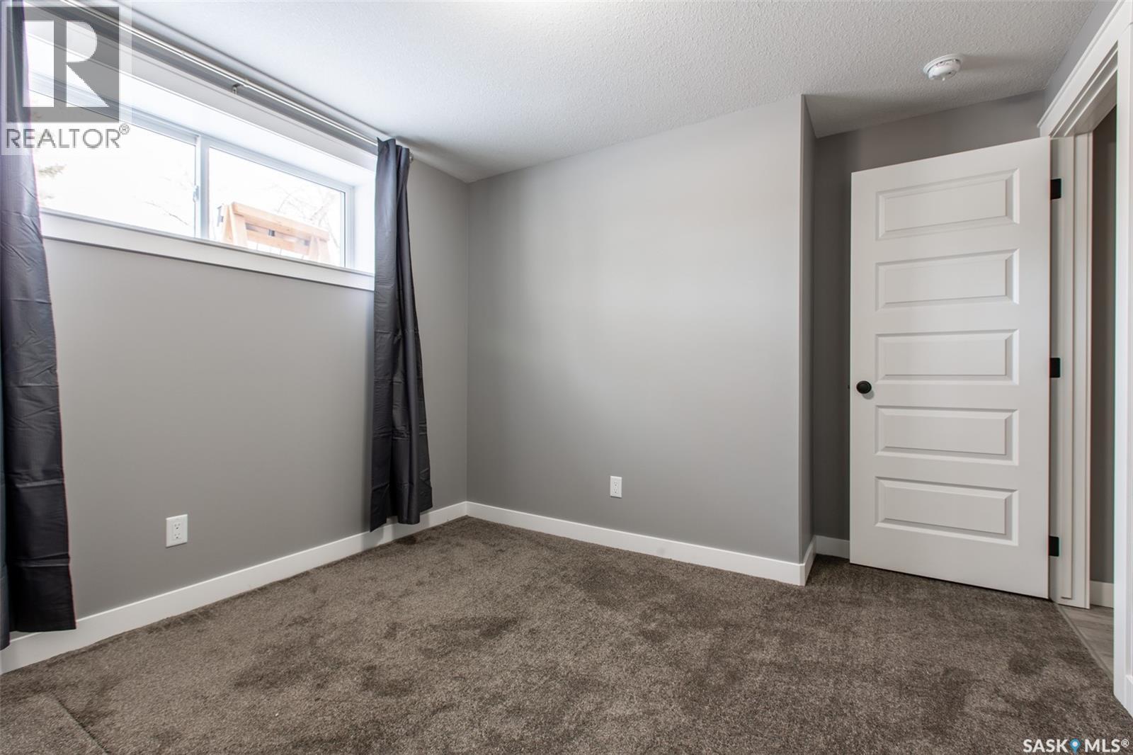 2744 MacKay STREET - 35