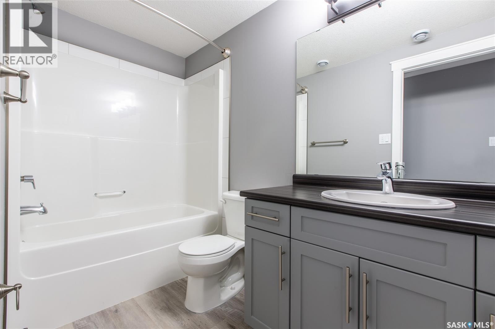 2744 MacKay STREET - 36