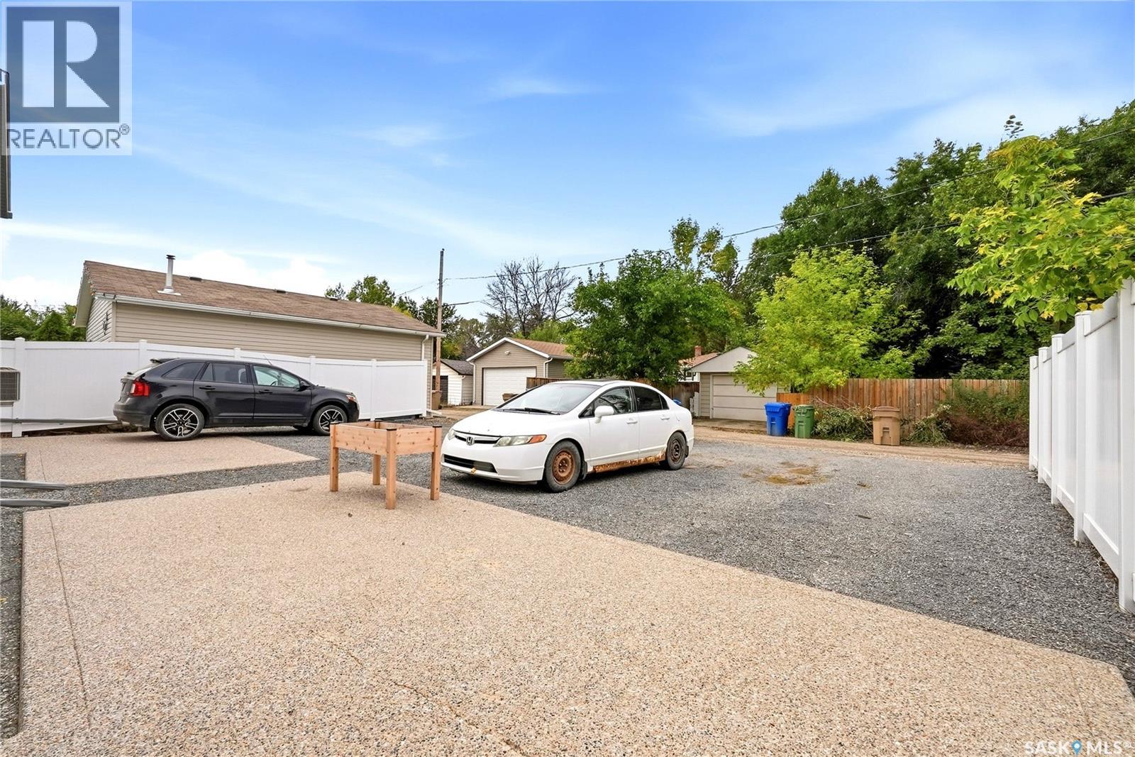 2744 MacKay STREET - 38