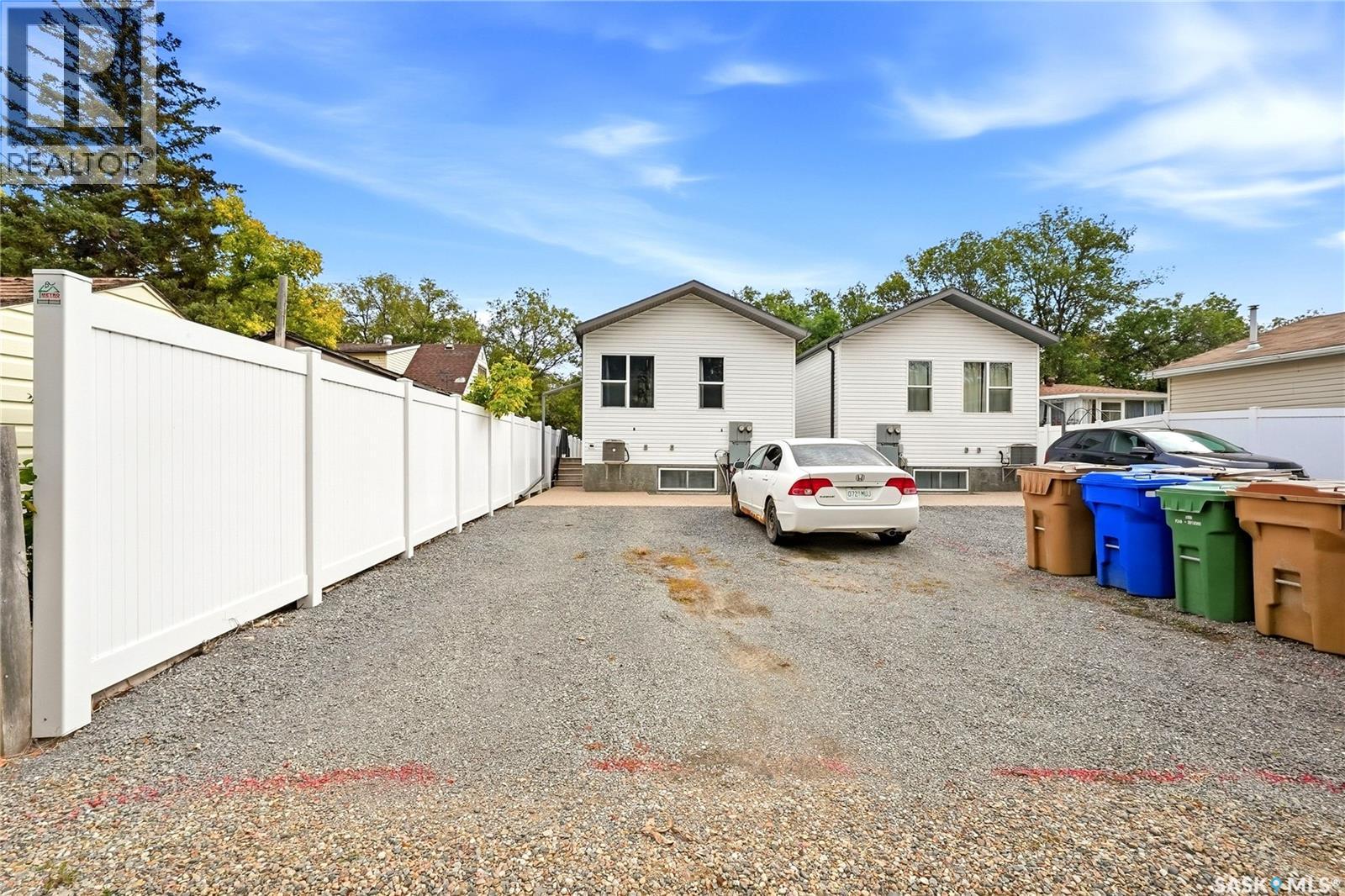 2744 MacKay STREET - 39