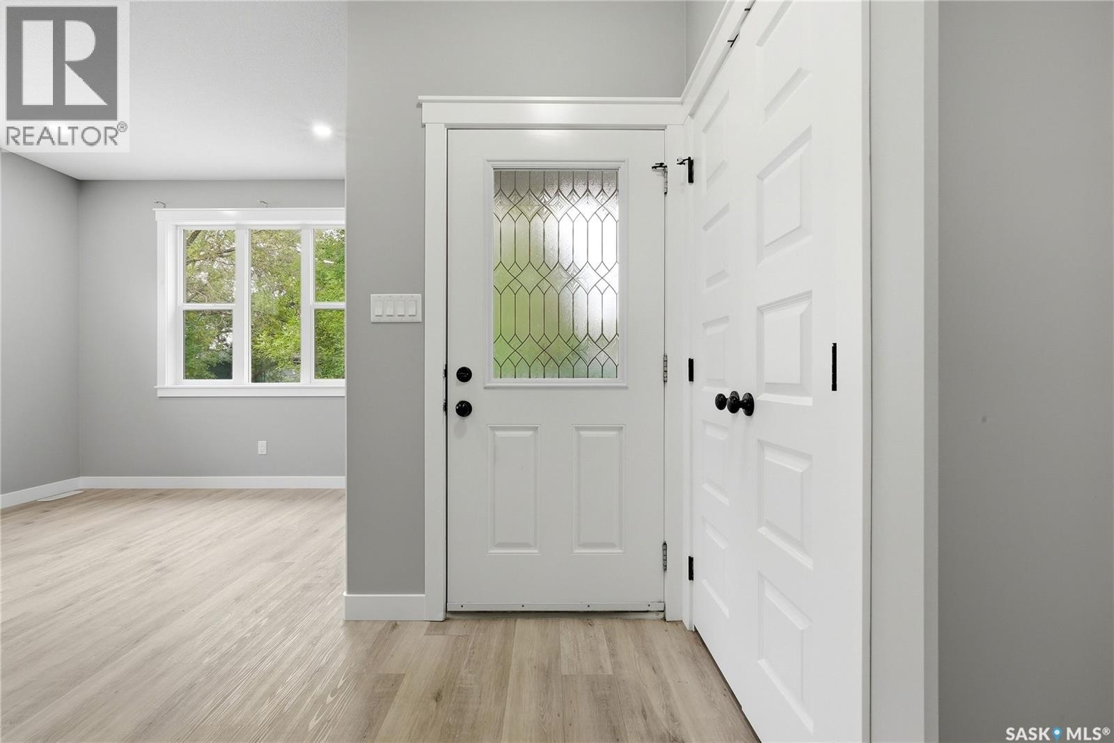 2744 MacKay STREET - 5