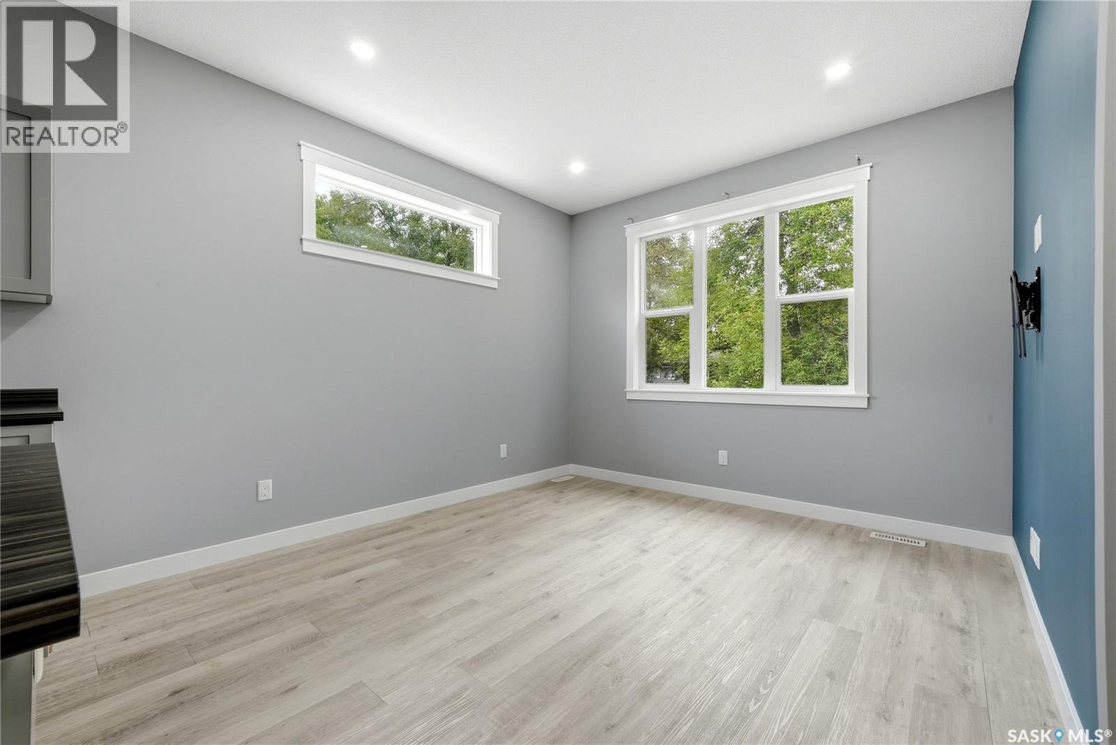 2744 MacKay STREET - 6