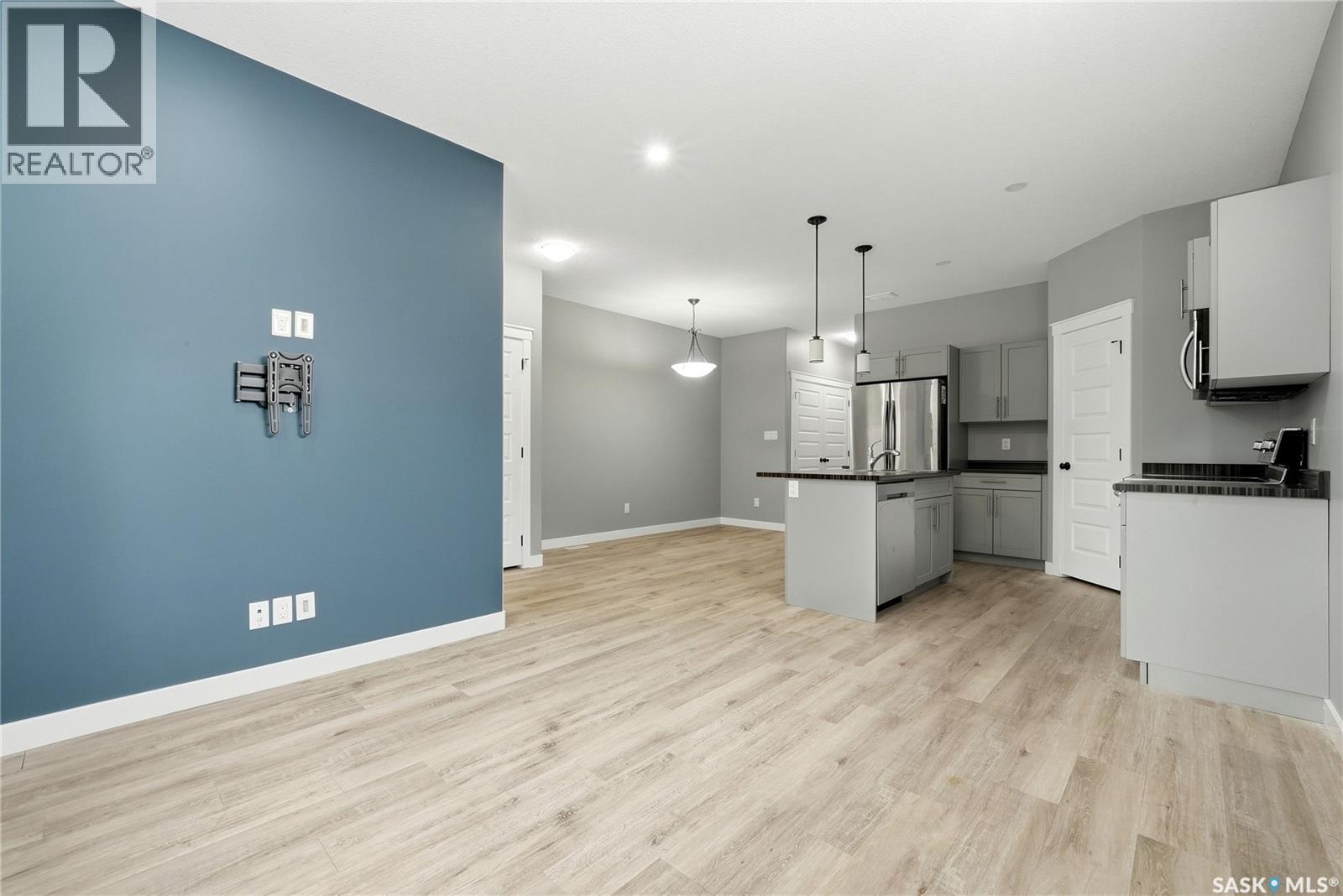 2744 MacKay STREET - 8