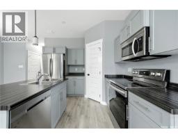 Living room - 2744 Mackay Street, Regina, SK S4N2T7 Photo 10