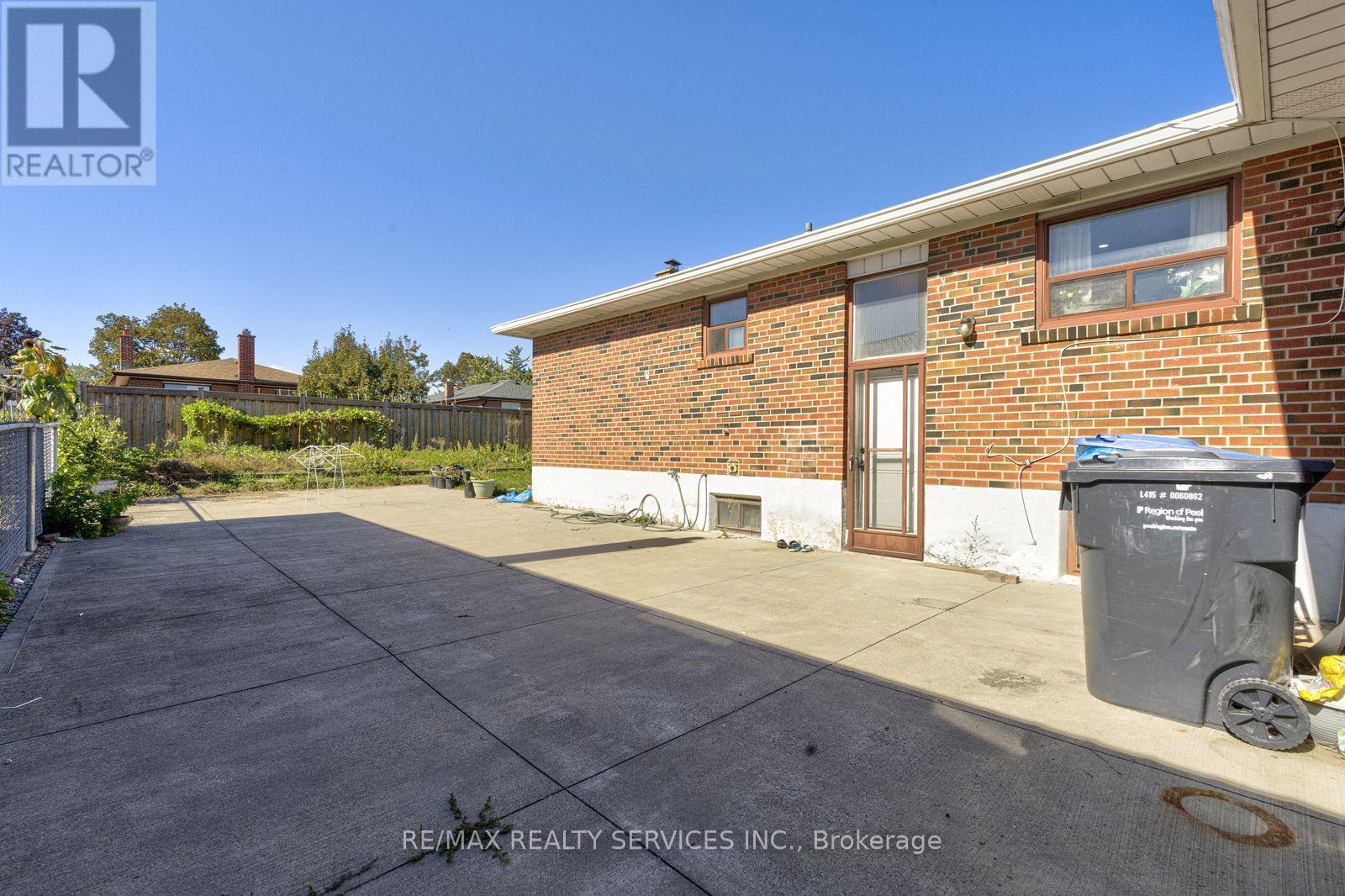 7558 ROCKHILL ROAD - 33