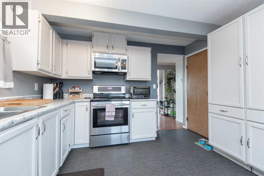 Listing photo – 5716 71 Street, Red Deer
