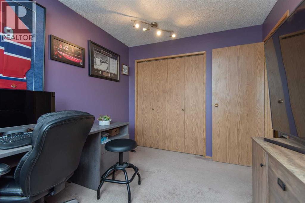 Listing photo – 5716 71 Street, Red Deer