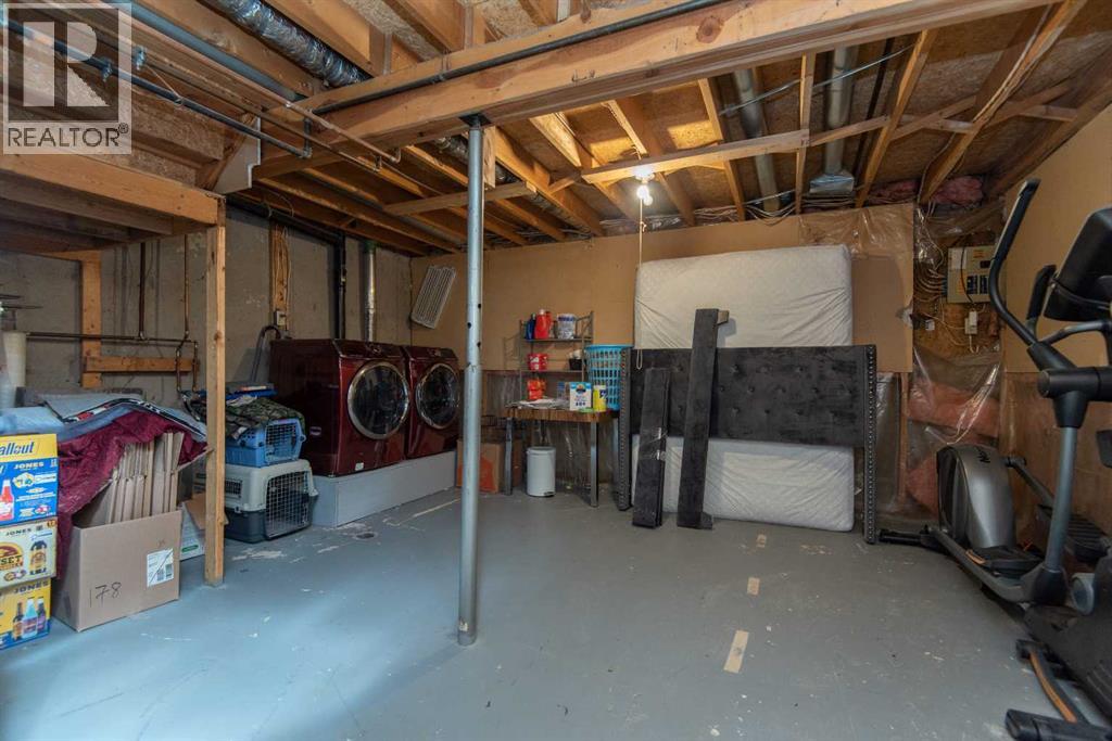 Listing photo – 5716 71 Street, Red Deer