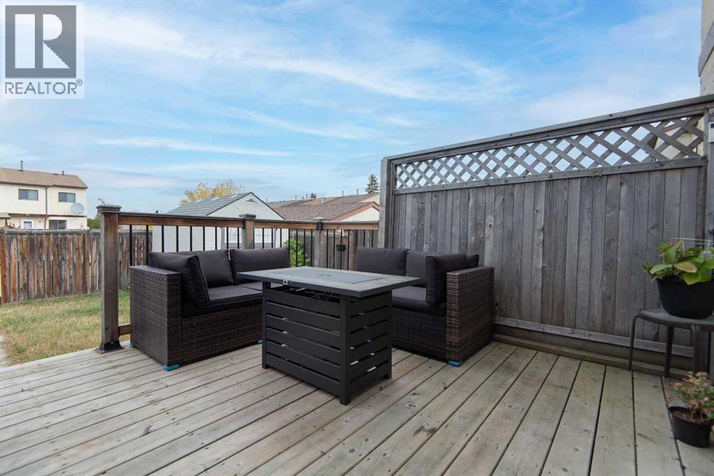 Listing photo – 5716 71 Street, Red Deer