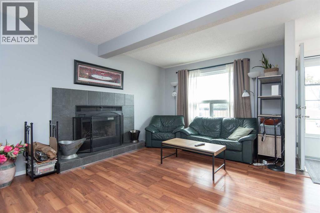 Listing photo – 5716 71 Street, Red Deer