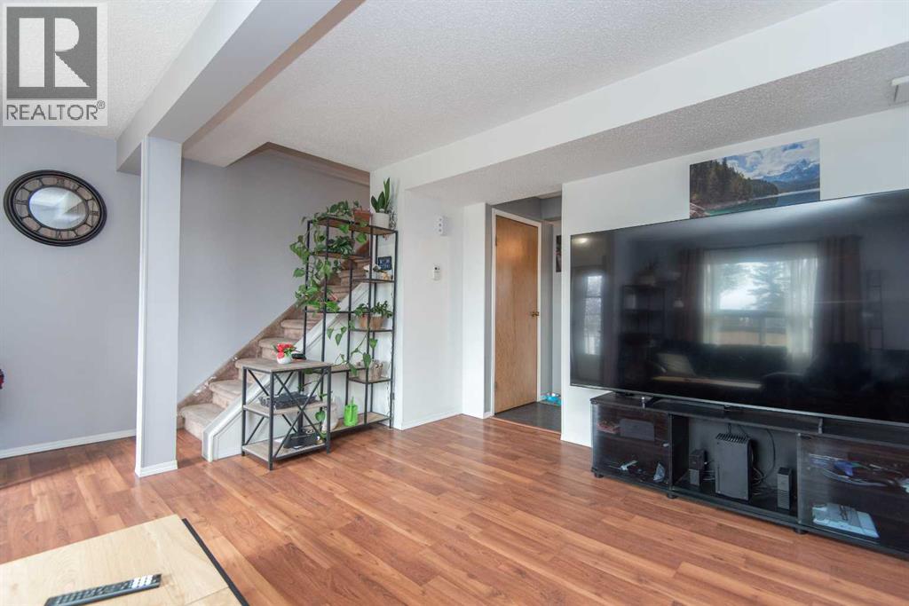 Listing photo – 5716 71 Street, Red Deer